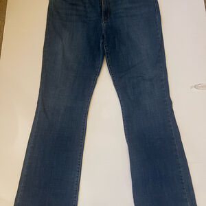 Womans levis strauss jeans 34